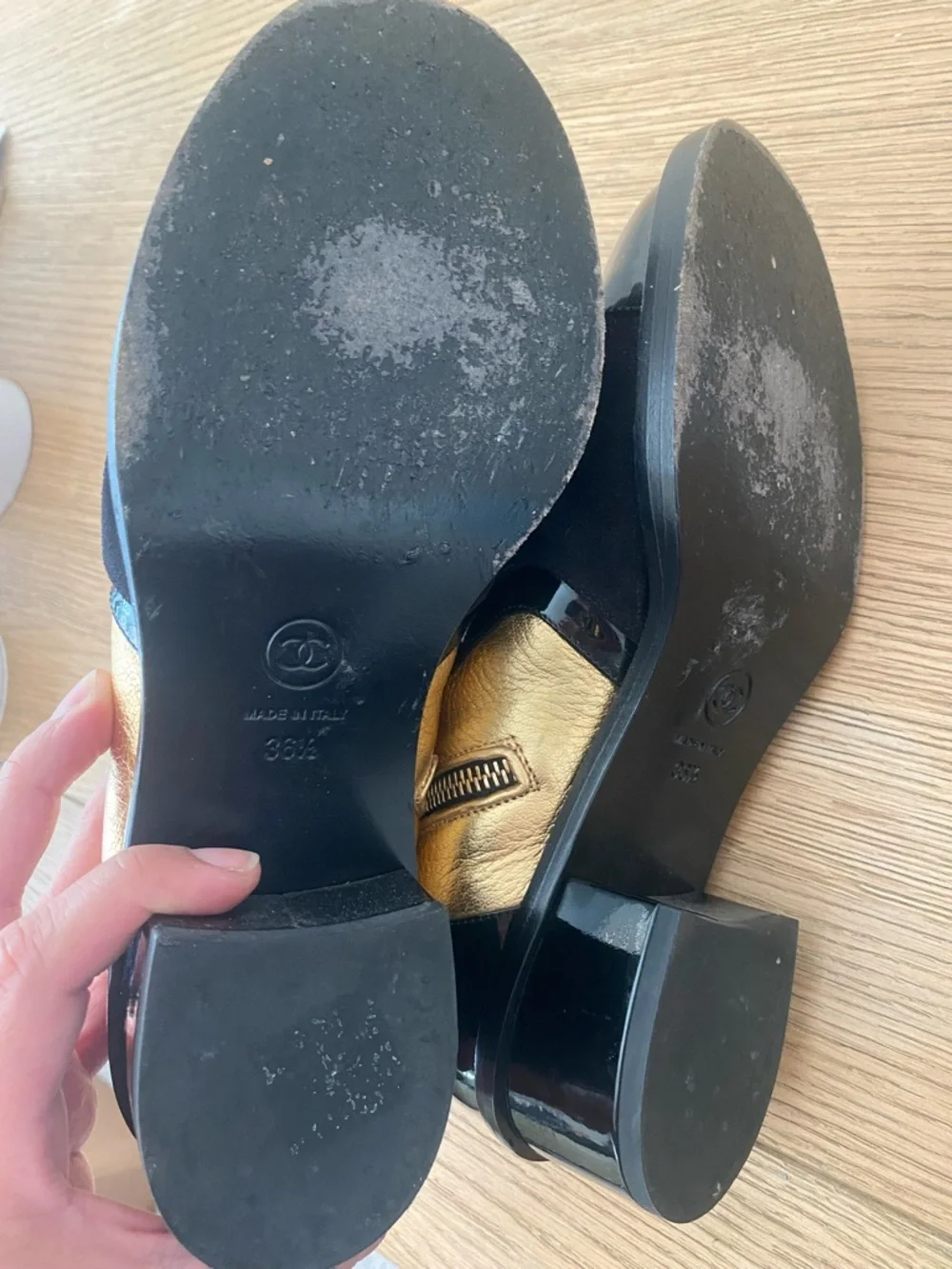 Chanel metallic gold and black booties 2018 collection - Picture 7 of 8